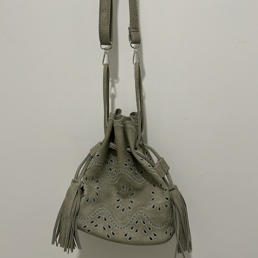 NWT Adorable gray handbag with tassels & drawstring